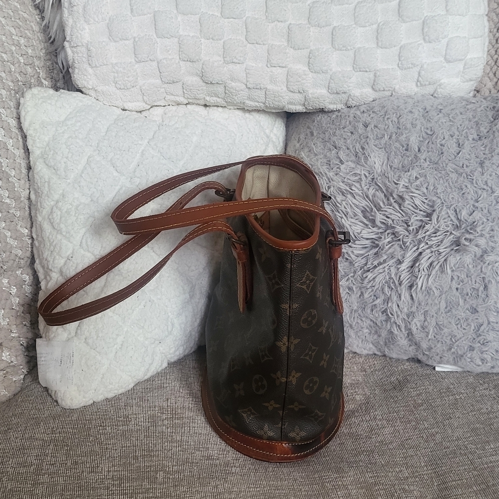 LOUIS VUITTON Monogram Bucket PM Shoulder Bag M42238..Authentic!!! - Picture 4 of 16